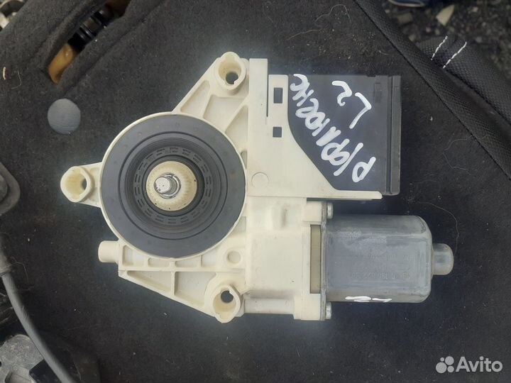 Моторчик задний левый Рено Флюенс Renault Fluence