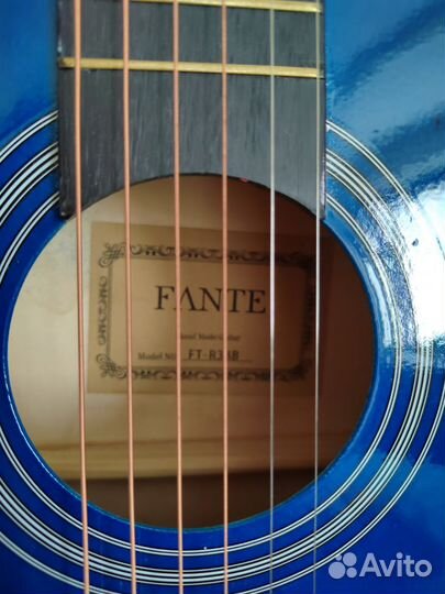 Акустическая гитара