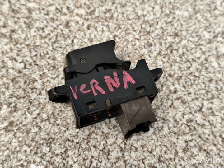 Кнопка стеклоподъёмника Hyundai Verna 2