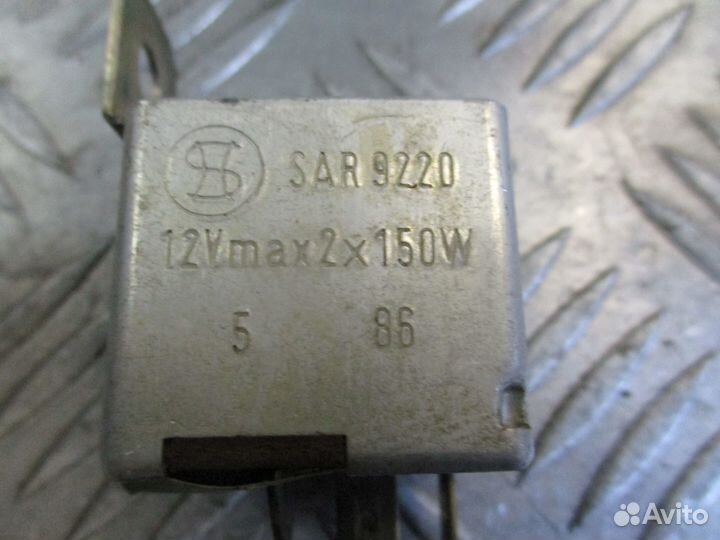 Реле поворотников BMW 3 E30 1986г