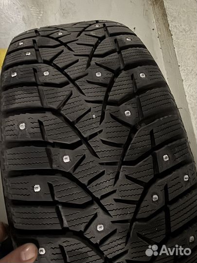 Bridgestone Blizzak Spike-02 225/50 R17