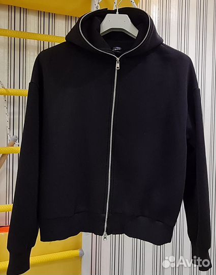 Толстовка чёрная на молнии с капюшоном р 48