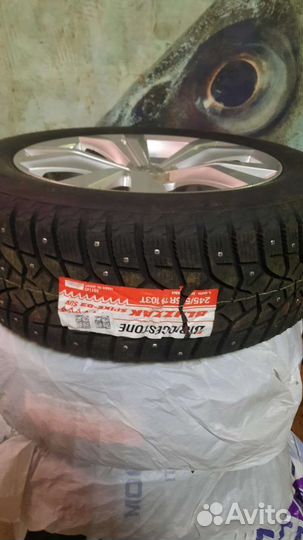 Bridgestone Blizzak Spike-02 SUV 245/55 R19 103T