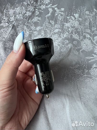 Автомобильное зарядное устройство для телефона