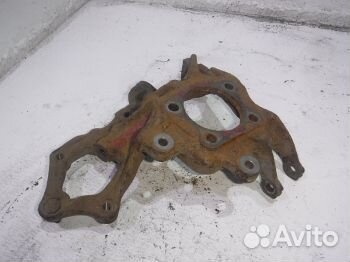 Кулак задний правый Мазда