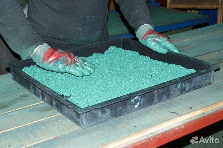 Работник на изготовление резиновых плит