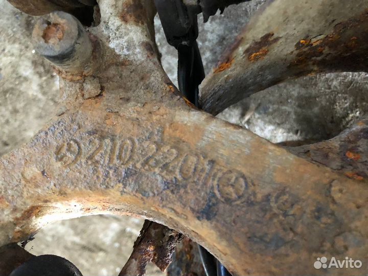 Кулак ступица передний левый правый w210 mercedes