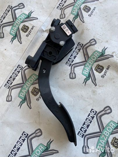 Педаль газа Kia Rio III