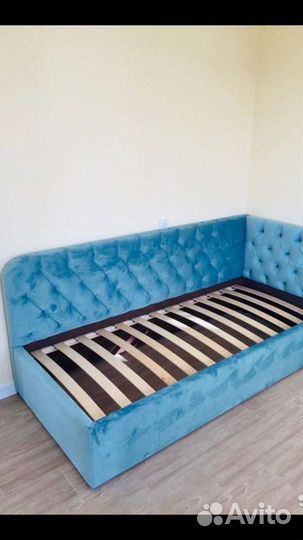 Кровать подростковая с мягкими щитками