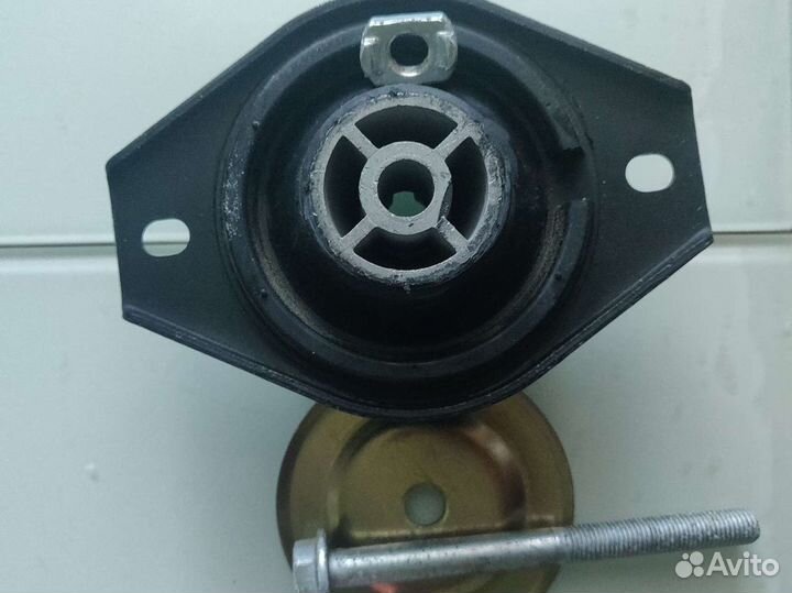 Подушка опоры двигателя. Правая