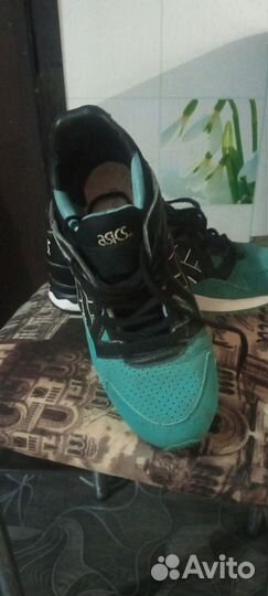 Кроссовки женские