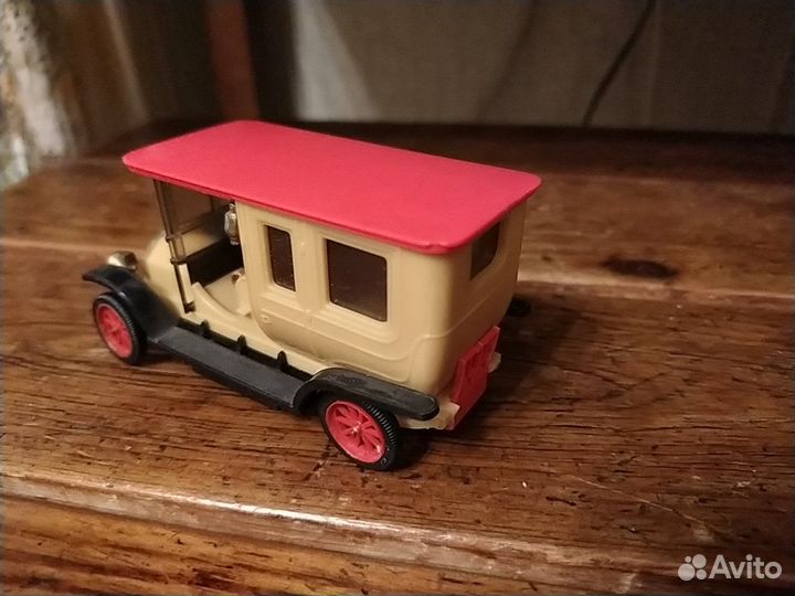 Масштабная модель автомобиля Daimler