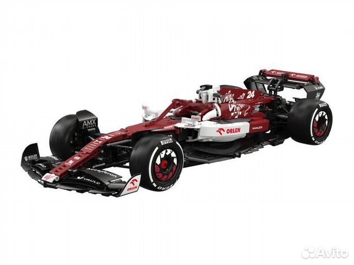 CaDA болид Alfa Romeo F1 Team orlen C42 1:8