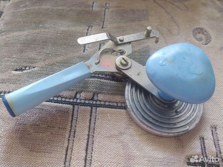 Закаточная машинка для жестяных банок