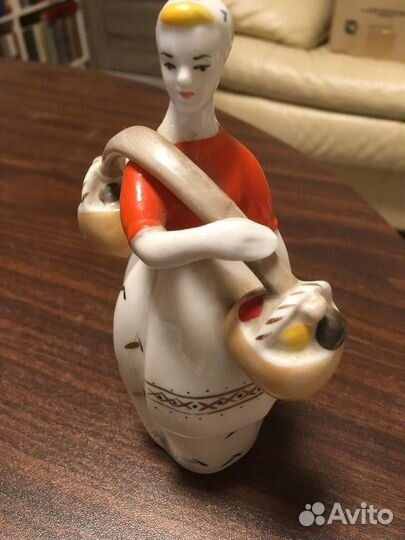 Фарфоровые статуэтки