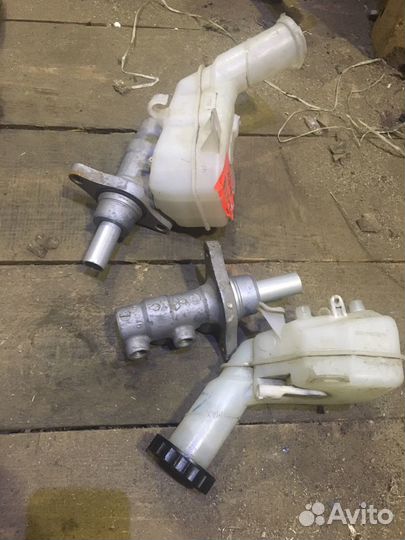 Главный тормозной цилиндр Mitsubishi Lancer X