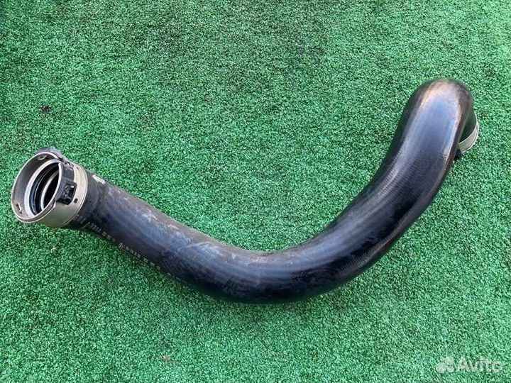 Патрубок интеркулера правый Mercedes-Benz E-Class