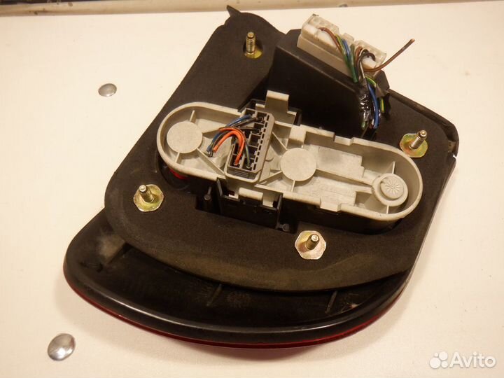 Фонарь задний левый Volvo V40