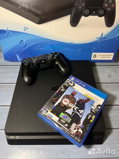 Sony Playstation 4 slim + UFC 4