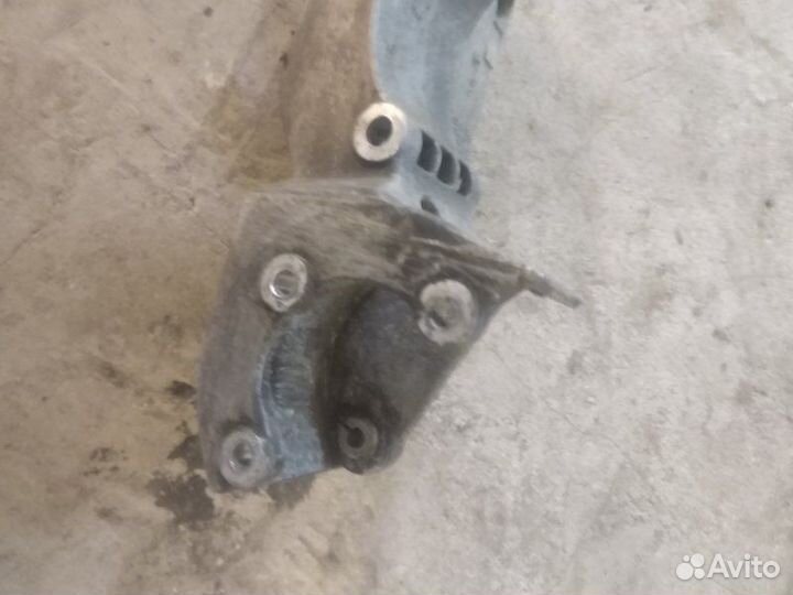 Кронштейн генератора Skoda Octavia Tour A4 1.6 AKL