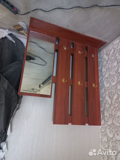 Вешалка для одежды настенная