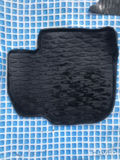 Автомобильные коврики резиновые