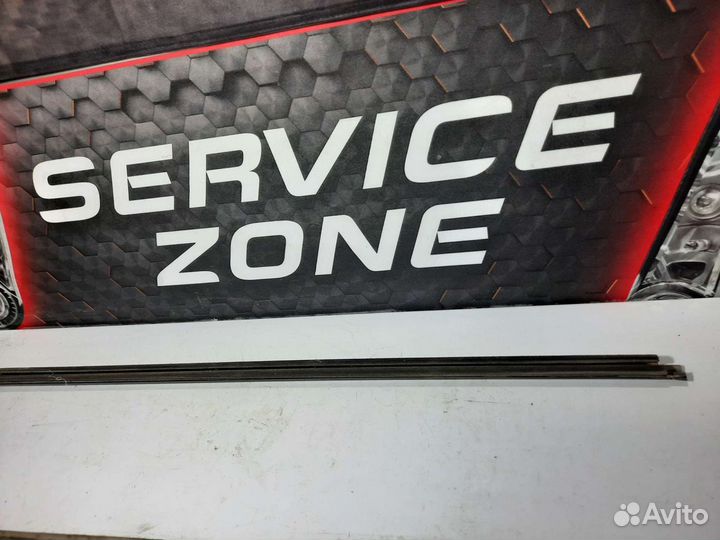 Уплотнитель стекла двери передней правой Pajero 4