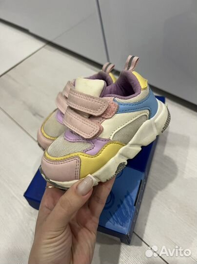 Кроссовки для девочки