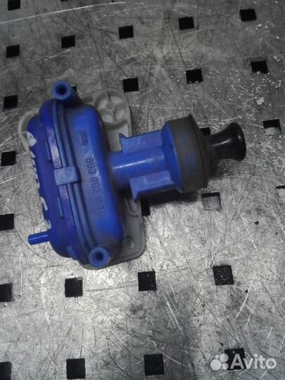 Активатор замка багажника Audi 100/200