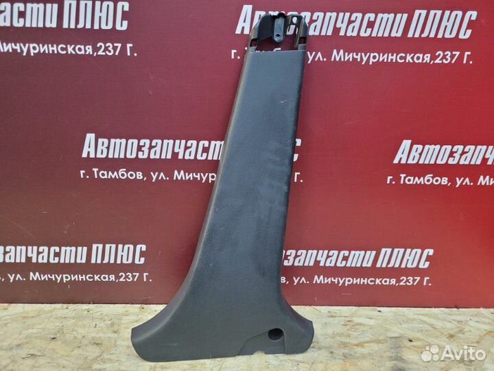 Обшивка средней стойки правая Renault Logan