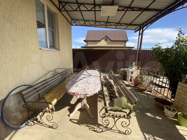 Коттедж 211 м² на участке 9 сот.