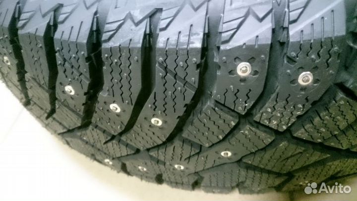 Nitto Therma Spike 235/55 R18 104T