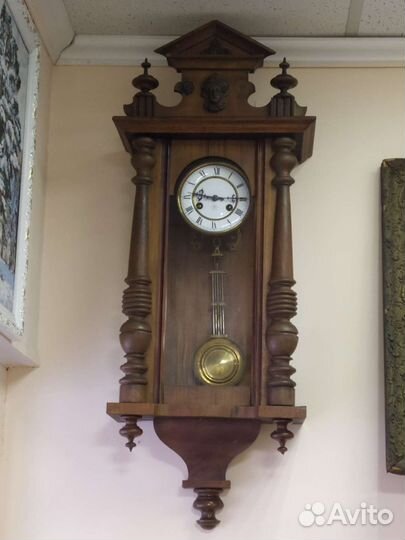 Старинные настенные антикварные часы с боем