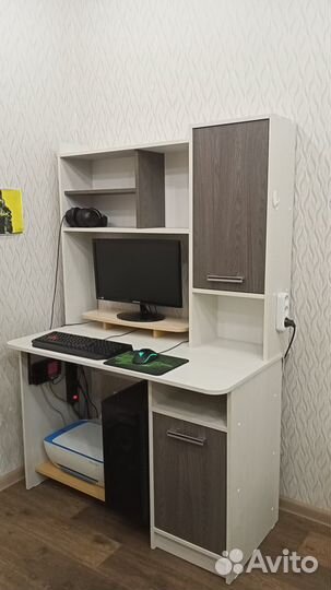 Компьютерный стол