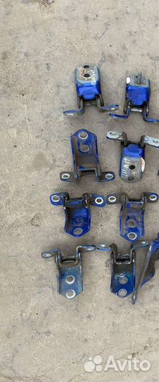 Петля двери mazda 3 bk