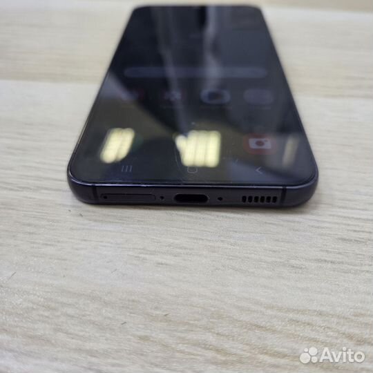 Samsung Galaxy S23, 8/256 ГБ