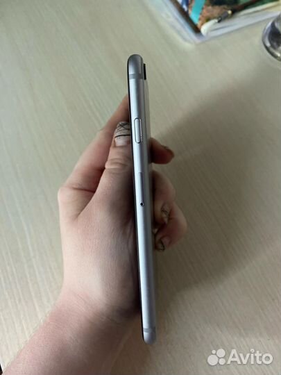 Телефон iPhone 6s