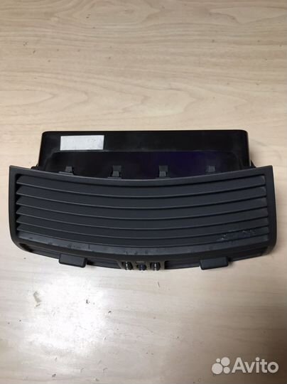 Дефлектор воздушный центральный Mercedes W220