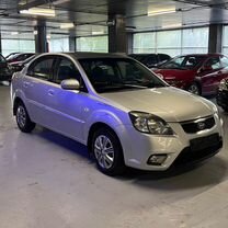 Kia Rio 1.4 AT, 2010, 177 000 км, с пробегом, цена 645 000 руб.