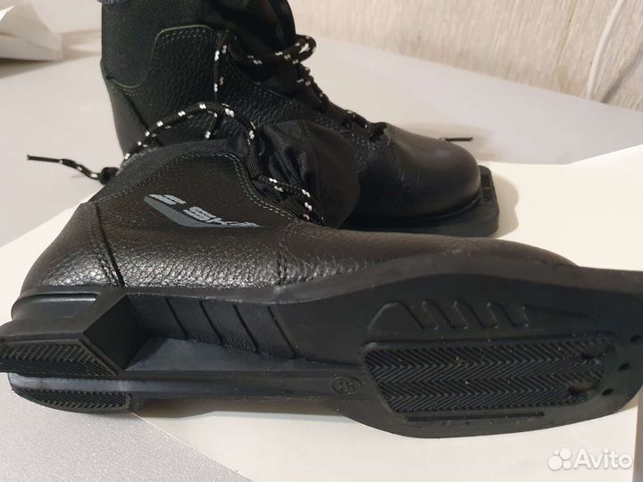 Ботинки лыжные