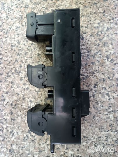 Блок управления стеклоподъёмником Митцубиси Аутлен