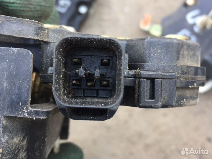 Замок двери Mitsubishi Lancer 9