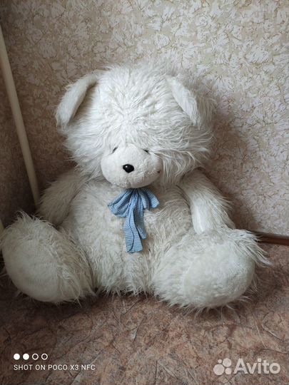 Большой плюшевый медведь
