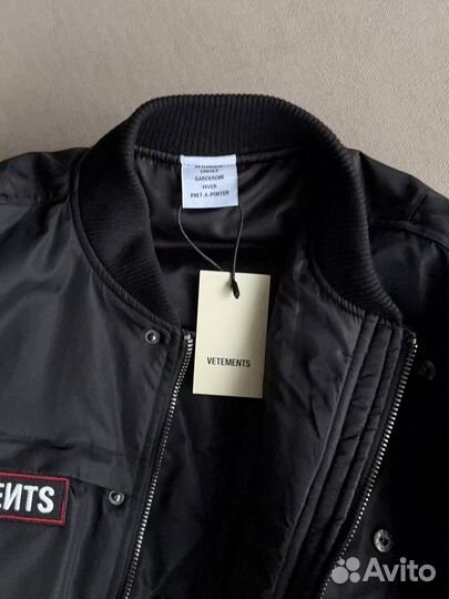 Бомбер vetements police на руках oversize