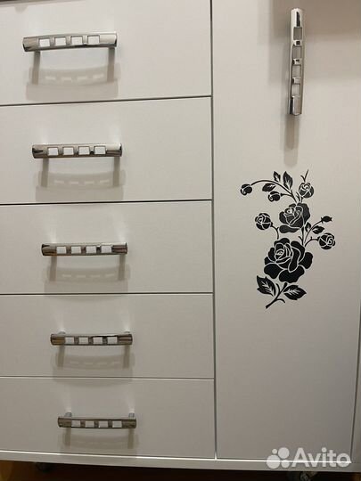 Маникюрный стол