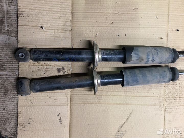 Задний амортизатор Audi 80