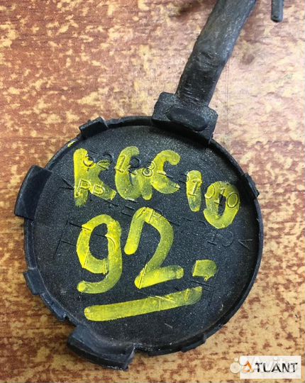 Заглушка буксировочного крюка передняя левая toyot