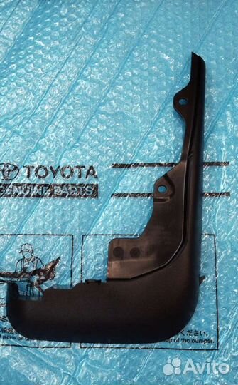 Брызговик Highlander передний правый NEW 2010-2013