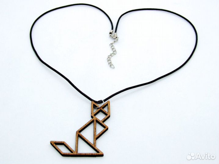 Кулон-подвеска из ценной породы Красного Дерева