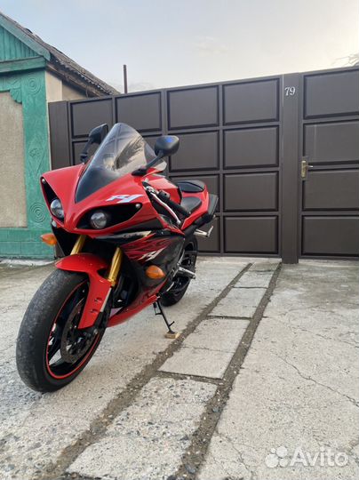 Yamaha YZF R-1